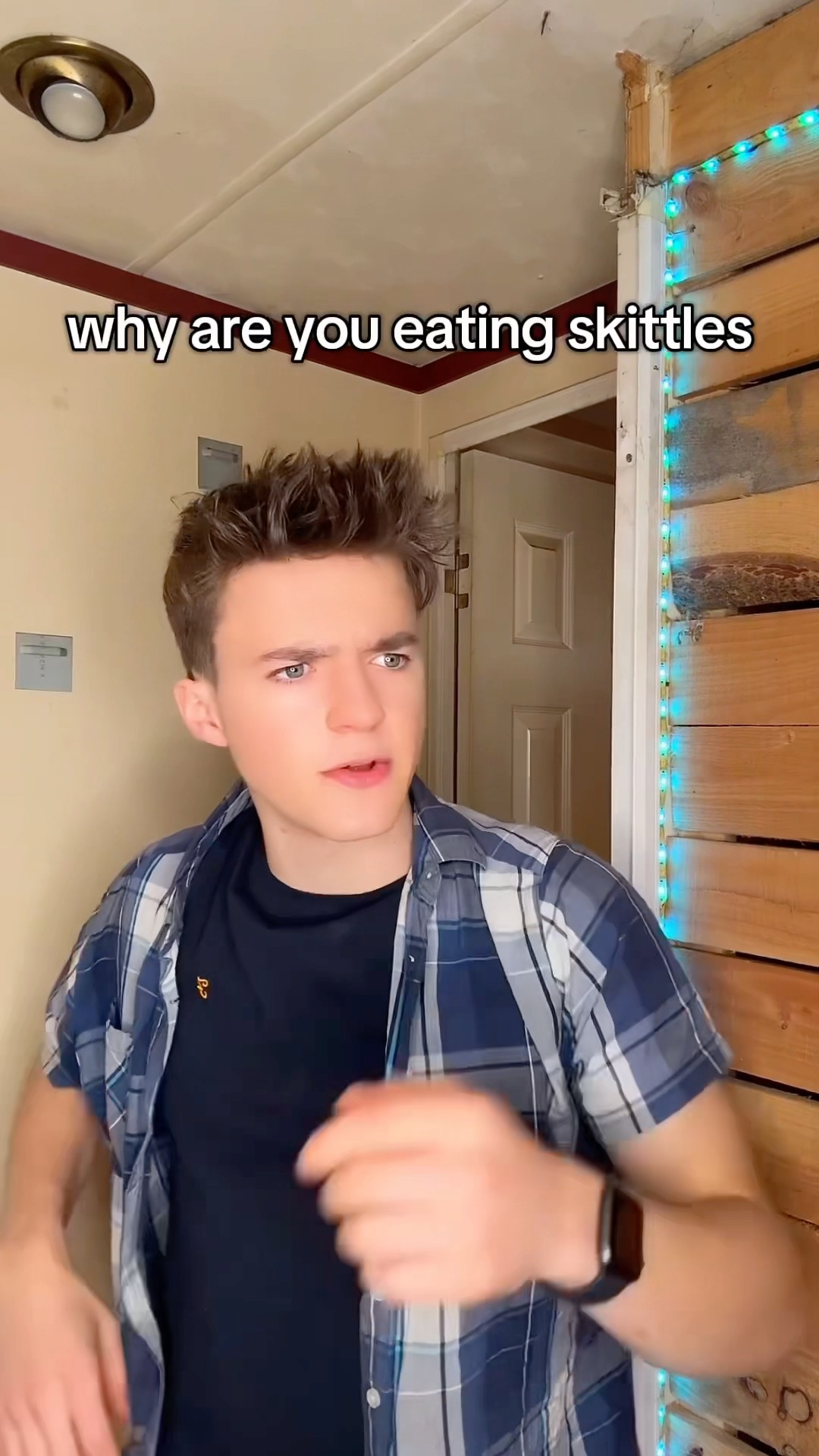 Lil bro exposed his mom ?.